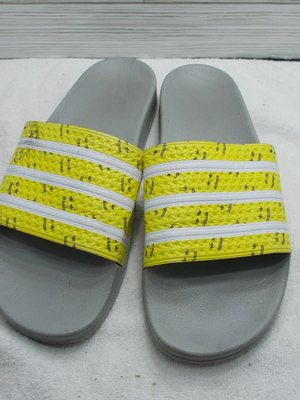 Adidas Originals Men's Adilette Trefoil Slides Size 12 GY1336